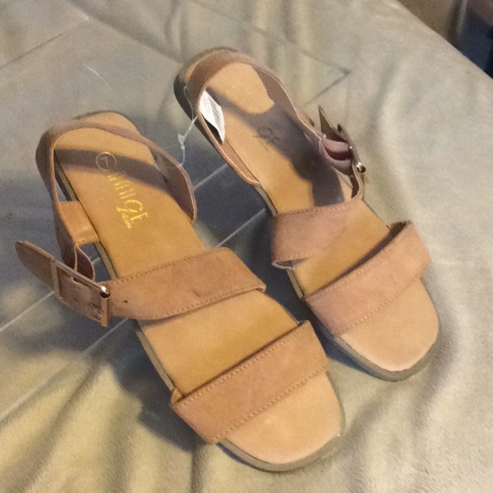 Rouge sandals NWT